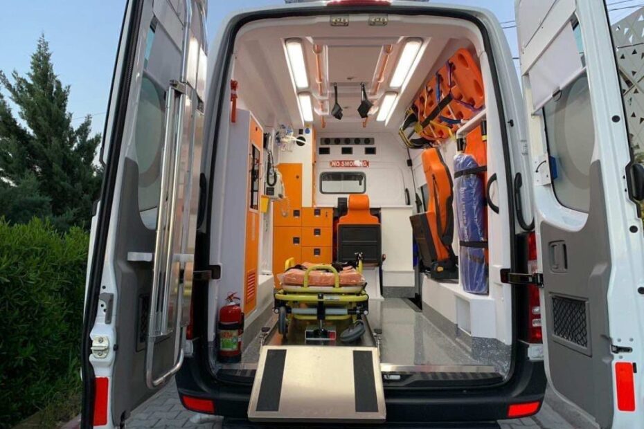 mercedes emergency type ambulance2 1000x750